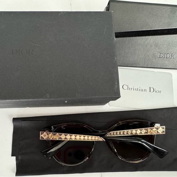 Christian Dior Sunglasses - Picture 3 of 10